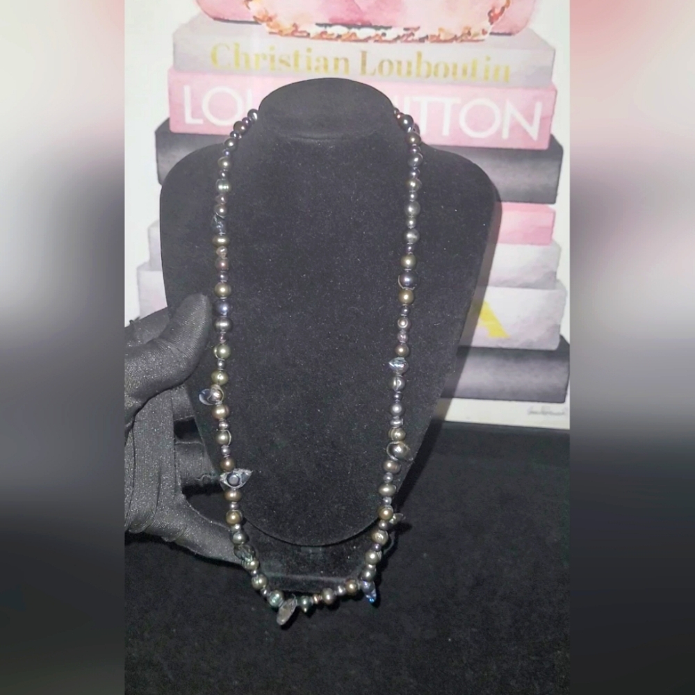 VINTAGE GENUINE PEARL FRESHWATER  IN PEACOCK COLOR EUC✨️(ALREADY CLEANED ✨️)